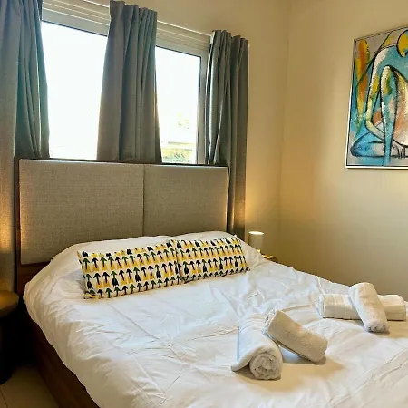 2 Bedroom Flat 아파트 *